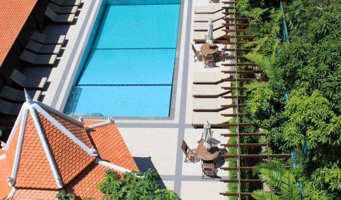 Golden Sea Hotel and Casino - Få lave hotelpriser og tjek ledighed i Kampong Saom, hotelbookinger 17 fotos