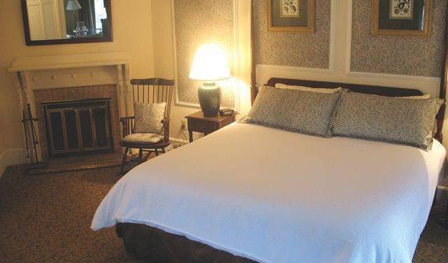 Interlaken Inn - Search for free rooms and guaranteed low rates in Lakeville 19 photos