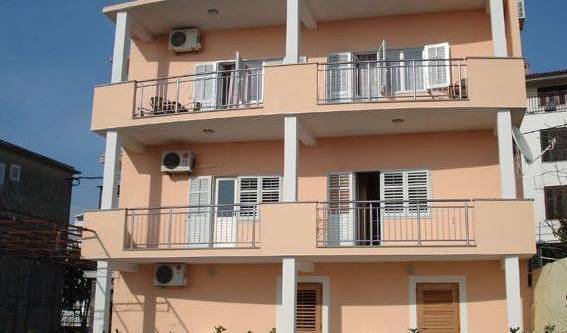 Apartments Jure Miljak - Search for free rooms and guaranteed low rates in Podstrana 9 photos