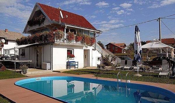 Apartments Plitvicer Seen - Search available rooms for hotel and hostel reservations in Rakovica, hotel reviews and price comparison in Grabovac, Croatia 4 photos
