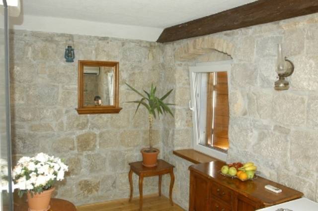 Stone House, Split, Croatia, how to choose a booking site, compare guarantees and prices in Split