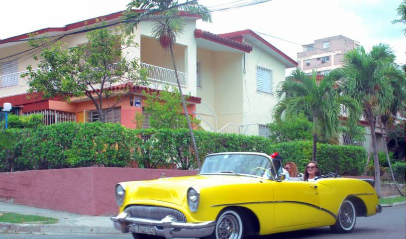 Hostal Aptofive - Search for free rooms and guaranteed low rates in Alturas del Vedado 10 photos