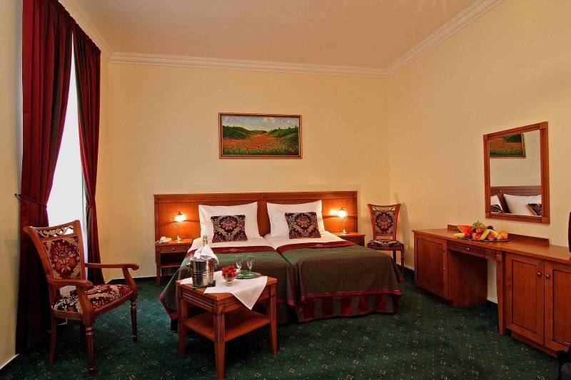 Green Garden Hotel, Prague, Czech Republic, compare with famous sites for hotel bookings in Prague
