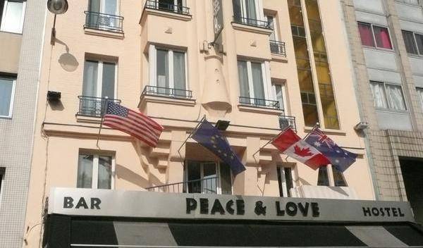 Peace and Love Hostel - Få lave hotelpriser og tjek ledighed i Paris 10 Entrepot 4 fotos
