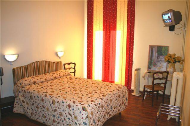 Hotel Regina, Avignon, France, guaranteed best price for hotels and hostels in Avignon
