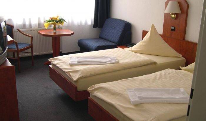 Hotel Rossija - Search available rooms for hotel and hostel reservations in Offenbach, reliable, trustworthy, secure, reserve confidently with Instant World Booking 4 photos