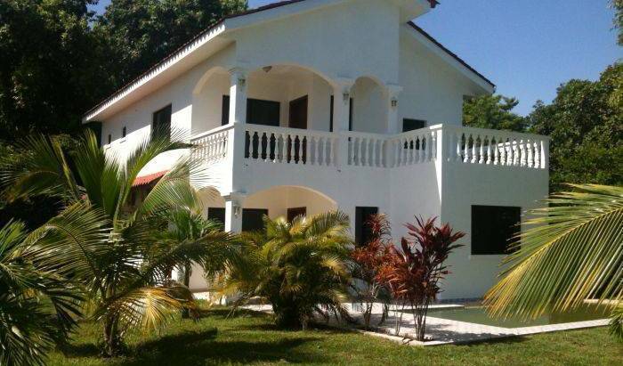 Coco Pando Beach - Get low hotel rates and check availability in La Ceiba 10 photos