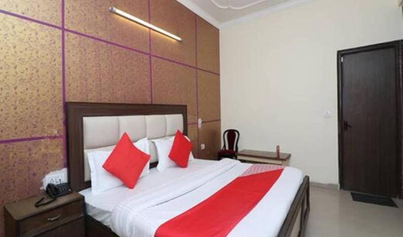 Free Airport Drop Stay at Mayank - Search available rooms for hotel and hostel reservations in New Delhi 10 photos