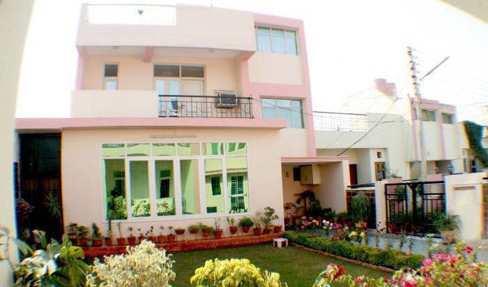 Gardenvilla Homestay - Поиск свободных номеров для бронирования гостиниц и общежитий в Agra, дешевые гостиницы 6 фотографии