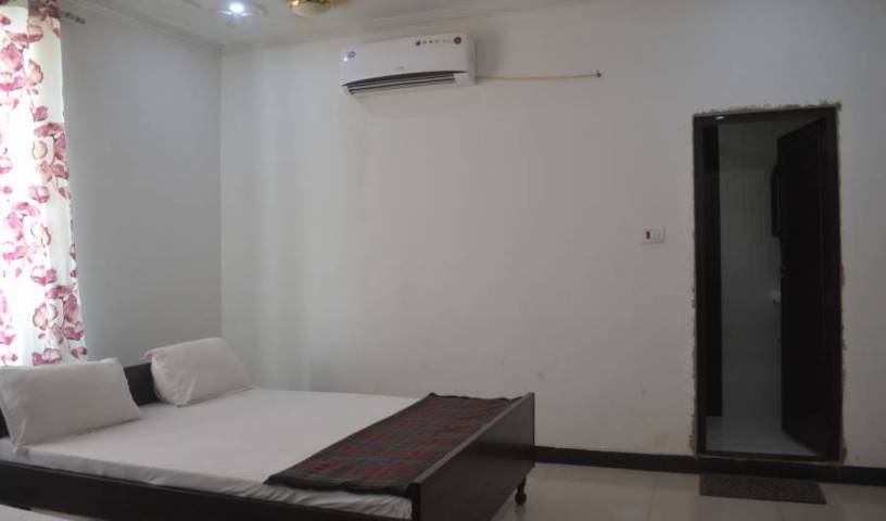 Hotel Arya - Get low hotel rates and check availability in Varanasi 18 photos