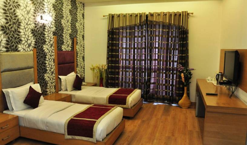 Hotel Hari's Court - Search for free rooms and guaranteed low rates in New Delhi, holiday reservations 5 photos