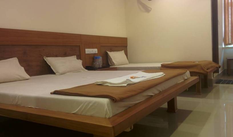 Hotel New White House Lodging - Search available rooms for hotel and hostel reservations in Hyderabad 11 photos