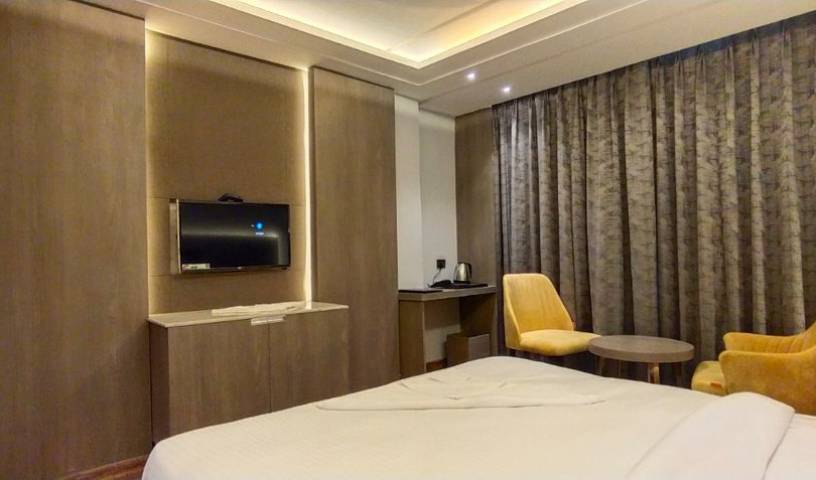 Hotel The Legend - Get low hotel rates and check availability in Kanpur 5 photos