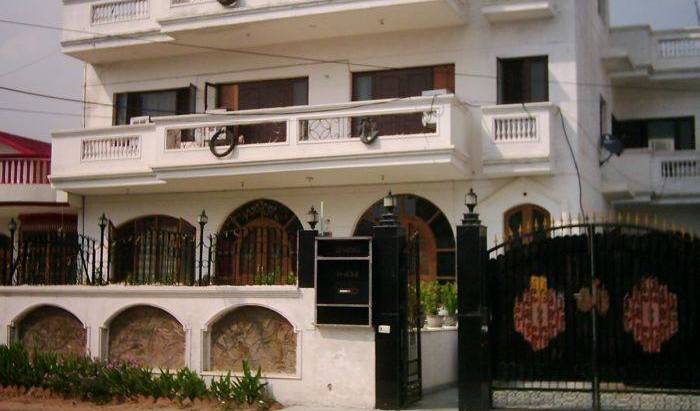 Kohinoor Bed and Breakfast - Get low hotel rates and check availability in Gurgaon 6 photos