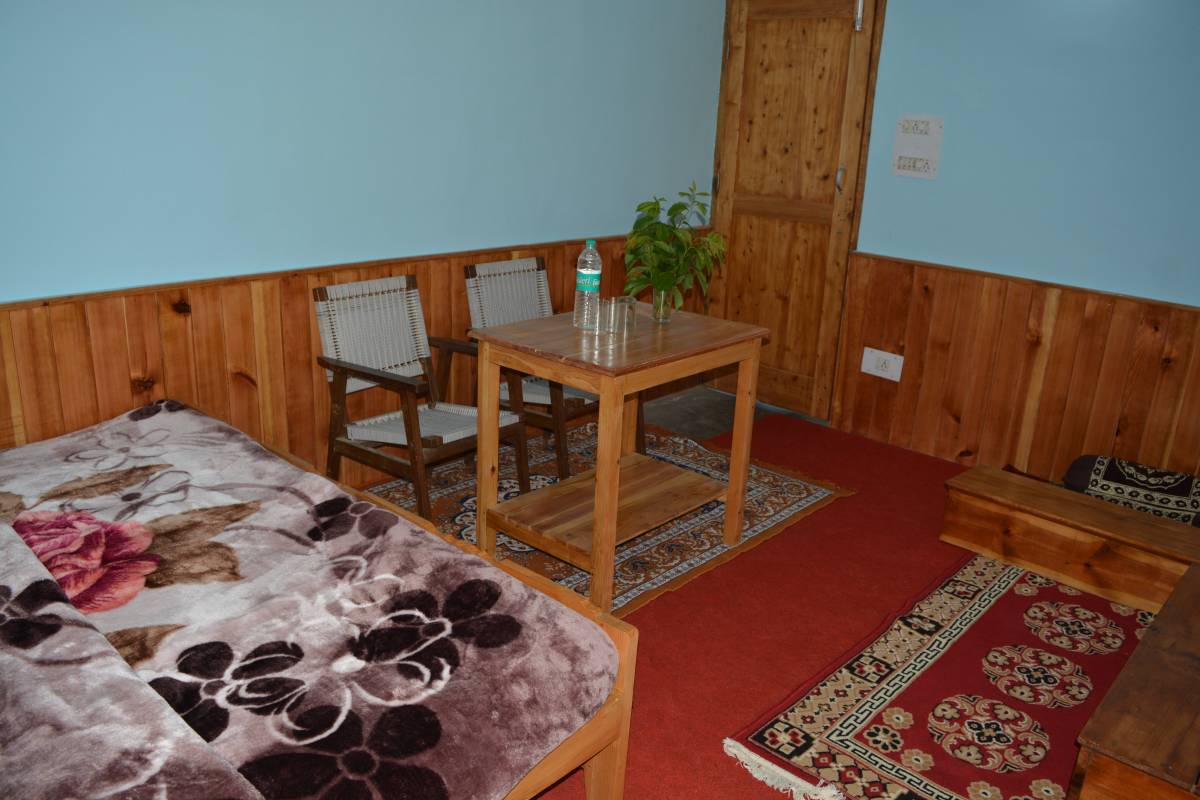 Dharmendra Home Stay, Manali, India, how to spend a holiday vacation in a hotel in Manali