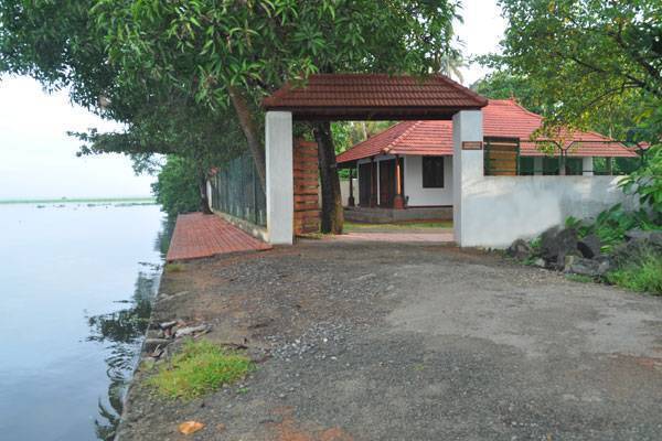 Saro Lake County, Kumarakom, India, find the lowest price on the right hotel for you in Kumarakom