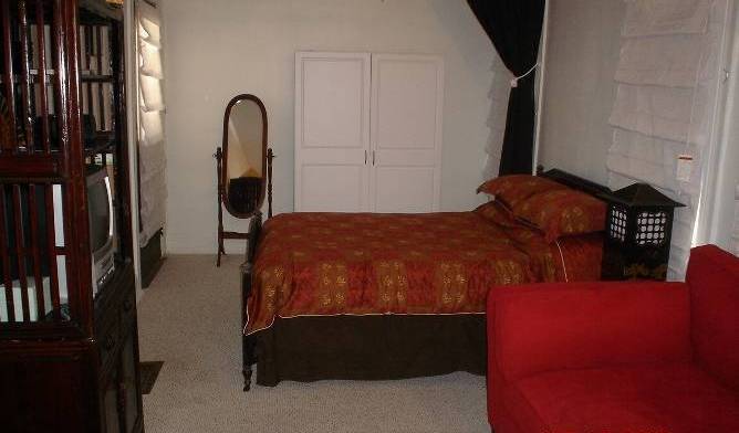 All Nations Bed and Breakfast - Search for free rooms and guaranteed low rates in Indianapolis 3 photos