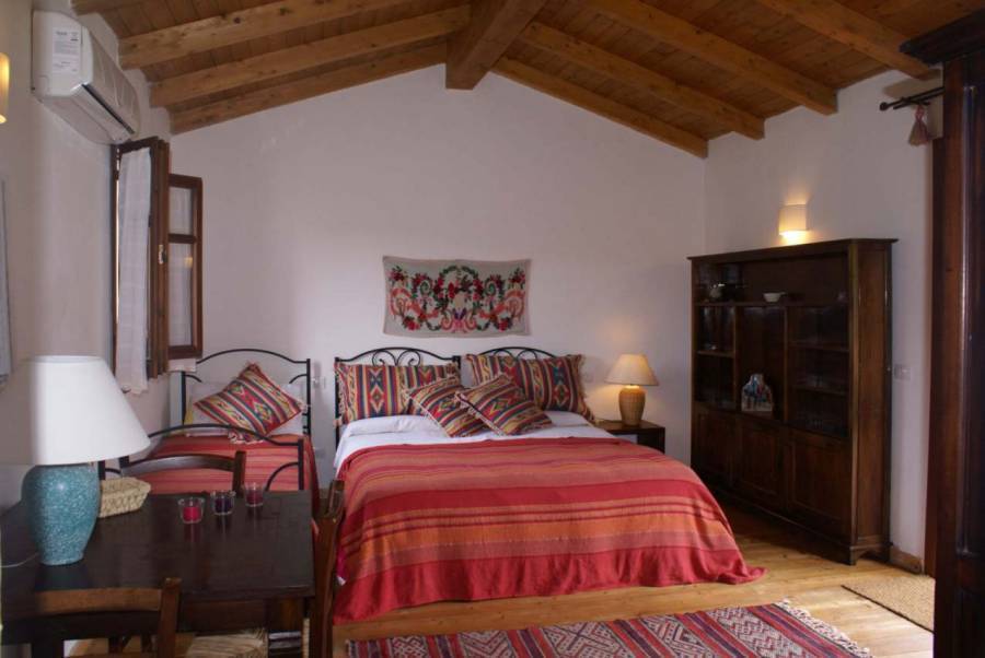 Aglientu Bed And Breakfast, Loiri, Italy, 酒店设有热水浴缸 在 Loiri