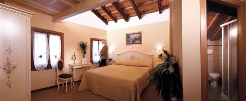 Al Gallo, Venice, Italy, hotels near tours and celebrities homes in Venice