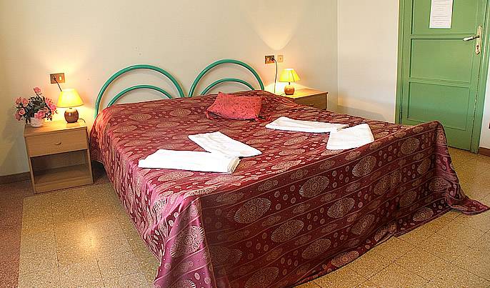 Aline Hotel - Search for free rooms and guaranteed low rates in Florence, discounts on vacations 7 photos