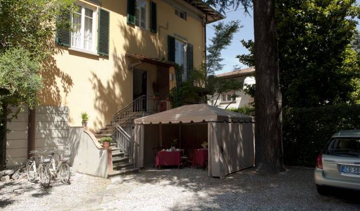 B and B Principe Calaf - Search for free rooms and guaranteed low rates in piazzano lucca, holiday reservations 10 photos
