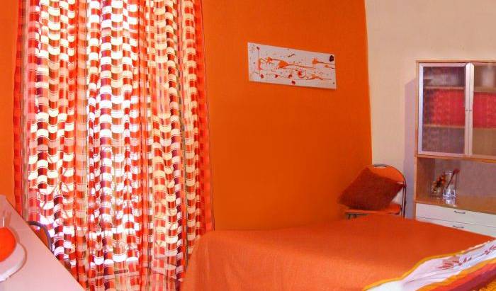 Barletta Orange - कम होटल दरें प्राप्त करें और उपलब्धता की जांच करें Barletta 2 तस्वीरें