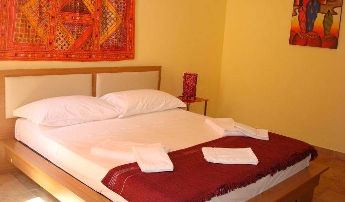 Butterfly Accommodation - Få lave hotelpriser og tjek ledighed i Alghero 4 fotos