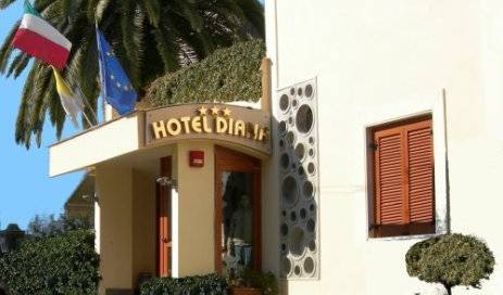 Hotel Diana - Recherche de chambres disponibles pour réservations d'hôtels et d'auberges à Pompei Scavi 9 Photos