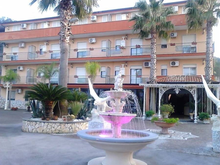 Hotel Happy Days, Marina di Varcaturo, Italy, Italy hoteluri și pensiuni