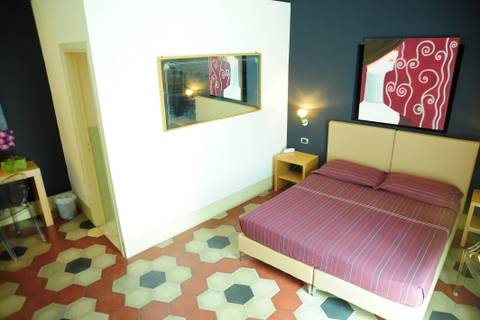 Sangiuliano 114 B and B, Catania, Italy, backpackers hostels hiking and camping in Catania