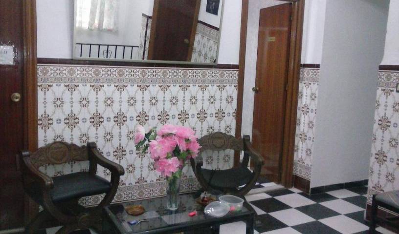 Pension Casa Marquez - Search for free rooms and guaranteed low rates in Coria del Rio 8 photos