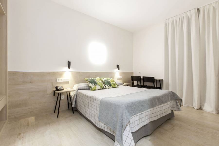 Hostal Castilla 2, Madrid, Spain, vacation rentals, homes, experiences & places in Madrid