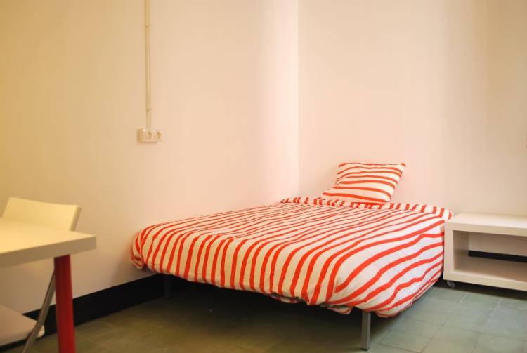L4 Guest House, Barcelona, Spain, what is a backpackers hostel? Ask us and book now in Barcelona