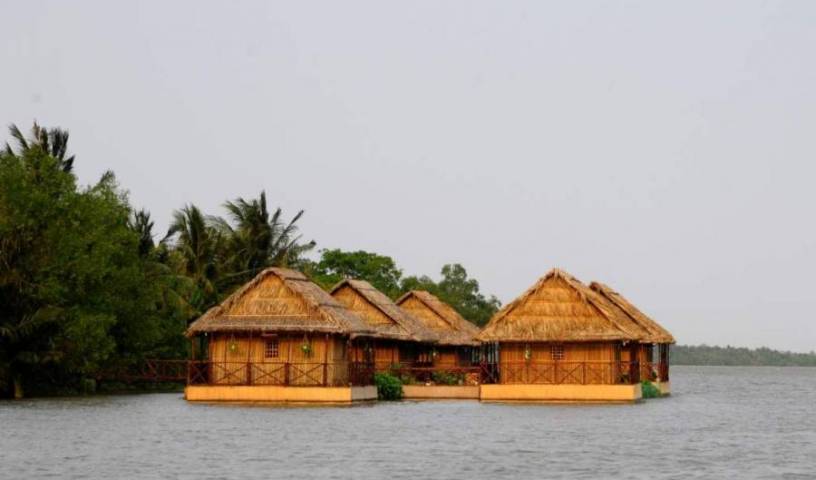 Mekong Floating House - Search available rooms for hotel and hostel reservations in Ben Tre, low cost vacations 12 photos